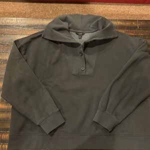 Banana Republic Top size XL in Women’s. Worn once.